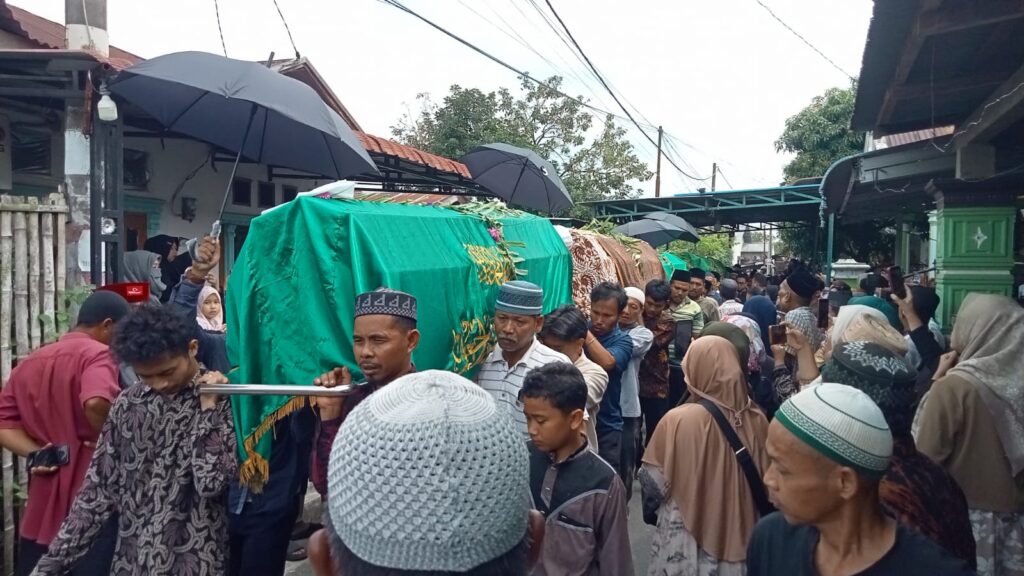 4 Jenazah Korban Tewas Tabrak Kereta Api Diberangkatkan dengan Penuh Haru