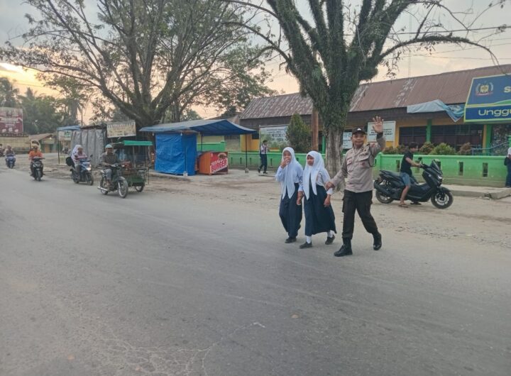 Strong Point Pagi Polres Langkat, Polisi Hadir Amankan Sekolah dan Arus Lalu Lintas Sejak Dini Hari