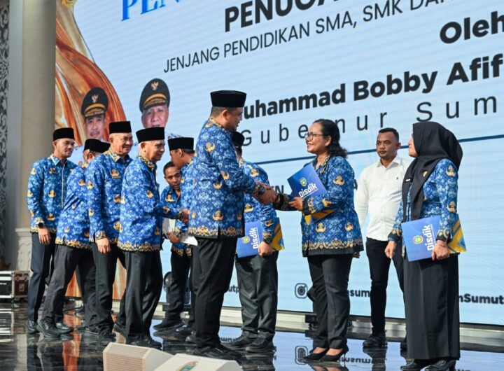 Serahkan 248 SK Penugasan Kepala Sekolah, Gubernur Sumut Bobby Nasution Ingatkan Jangan Ada Pungli