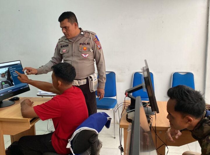 Perkuat Pelayanan Publik, Satlantas Polres Langkat Gelar Program “Polantas Menyapa” di Satpas SIM dan Samsat Stabat
