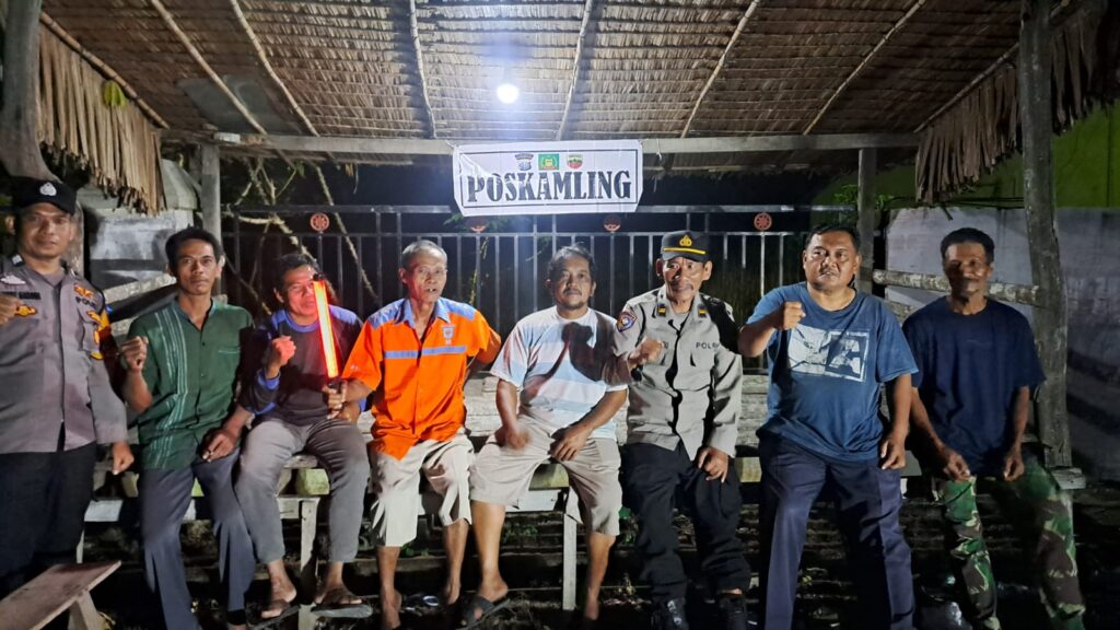 Perkuat Kamtibmas, Polsek Stabat Cek Poskamling dan Ajak Warga Aktifkan Siskamling