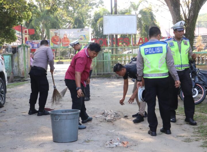 Polres Langkat Gelar Kerja Bakti Bersihkan SLB Stabat Atas Arahan Presiden