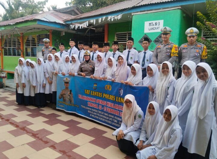 “Polisi Masuk Sekolah”, Sat Lantas Polres Langkat Tanamkan Disiplin Berlalu Lintas Sejak Dini di MTsN 3 Langkat