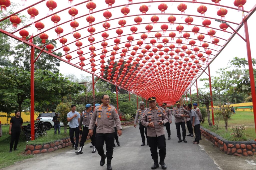 Polres Langkat Perketat Pengamanan Imlek di Vihara Avalokitesvara Stabat, Umat Ibadah dengan Tenang