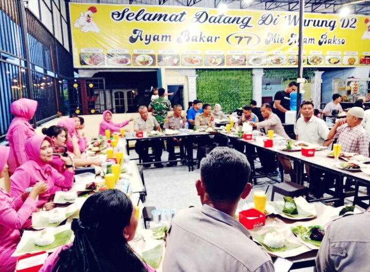 Pererat Soliditas di Bulan Suci, Kapolsek Binjai Timur Buka Puasa Bersama Personel Usai Berbagi Takjil