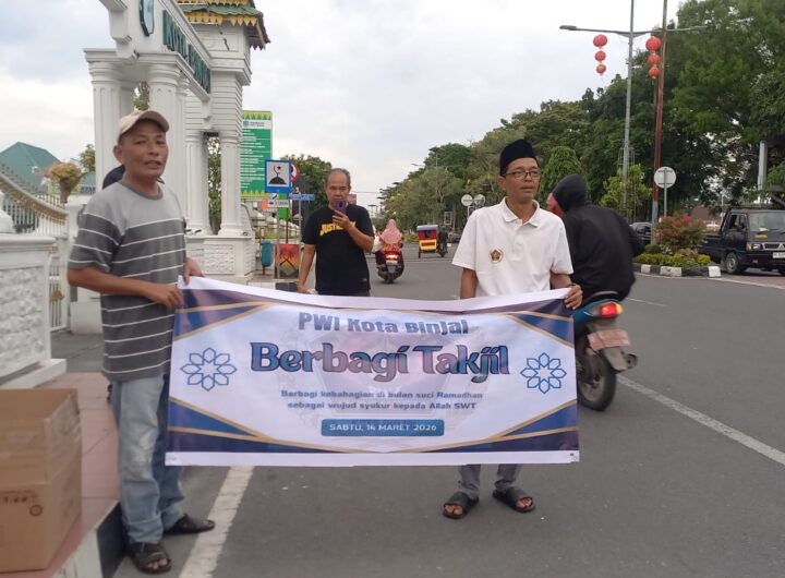 PWI Binjai Bagikan Ribuan Takjil di Tiga Titik, Pererat Kepedulian Wartawan dengan Masyarakat