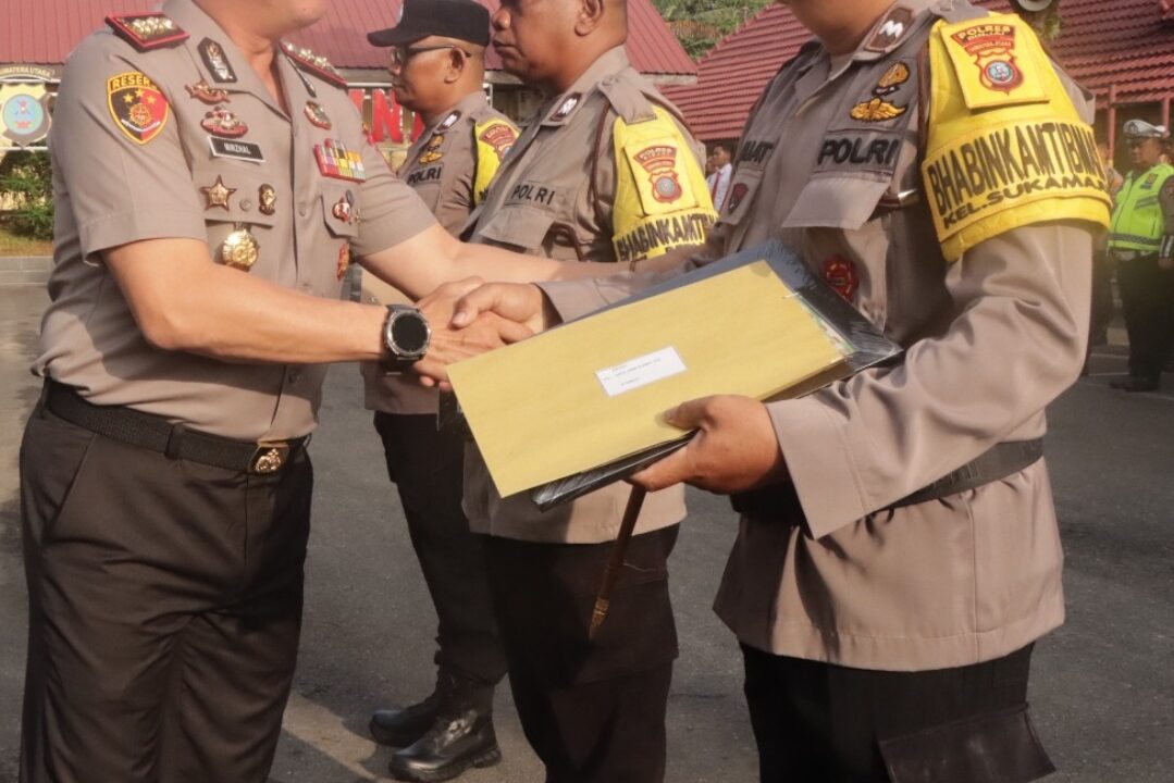 Kapolres Binjai Ganjar Tiga Bhabinkamtibmas Berprestasi: “Reward Ini Bentuk Pengakuan Nyata, Bukan Seremonial”