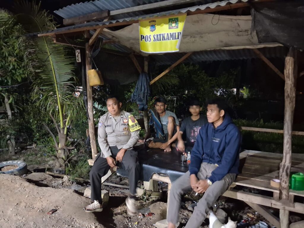 Bhabinkamtibmas Cek Satkamling Malam Hari, Polisi Tekankan Peran Warga Tekan Kriminalitas 3C