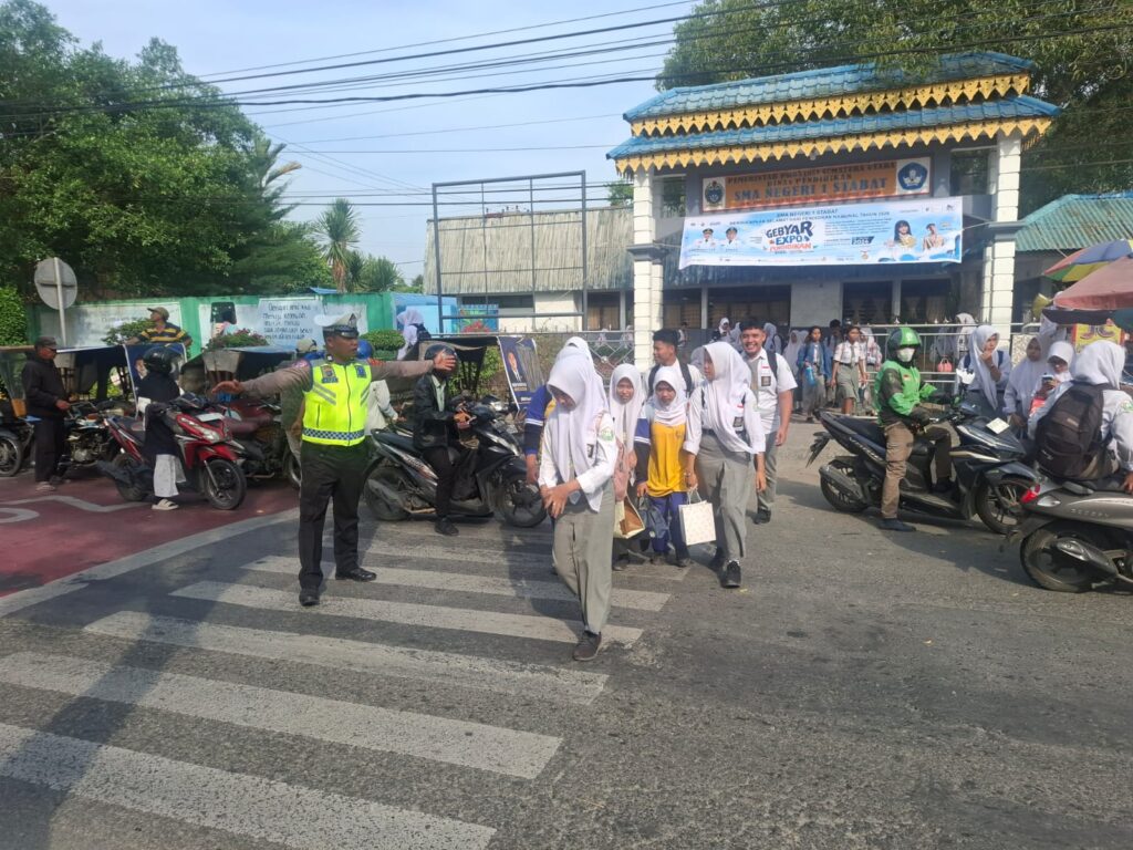 Sat Lantas Polres Langkat Siaga di Jam Pulang Sekolah, Cegah Macet dan Tekan Risiko Kecelakaan