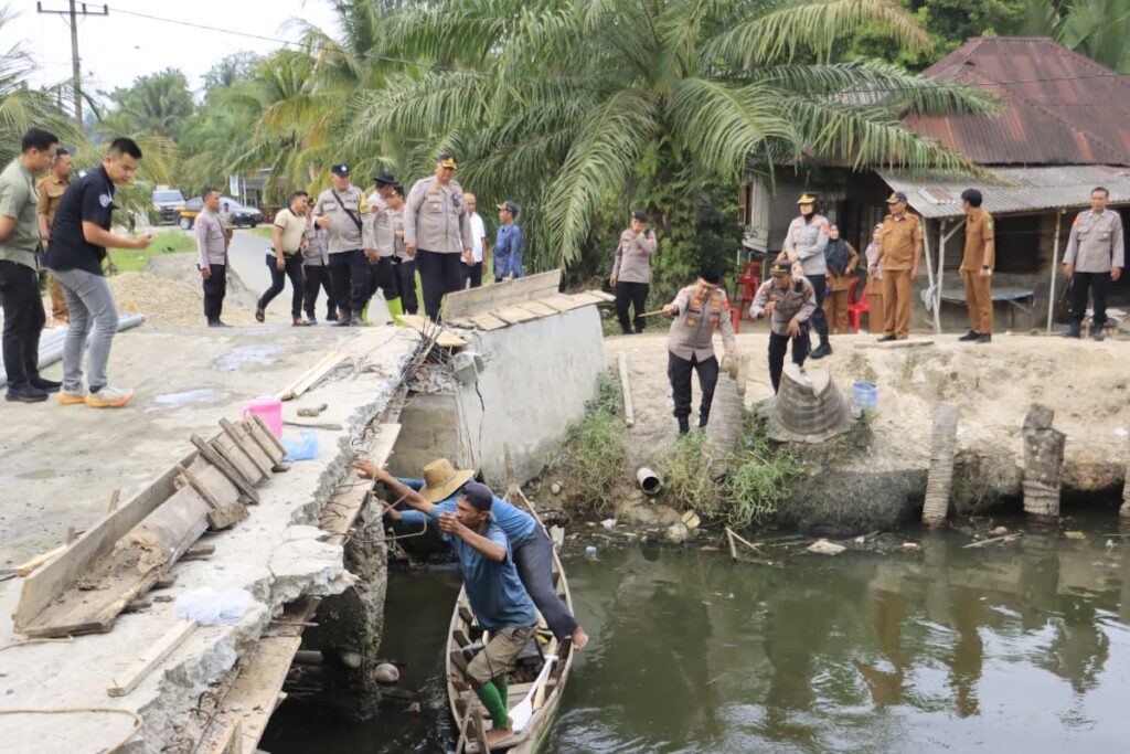 Kapolres Langkat Turun Tangan, Renovasi Jembatan Vital di Secanggang Dikebut Hingga 75 Persen