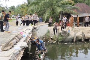 Kapolres Langkat Turun Tangan, Renovasi Jembatan Vital di Secanggang Dikebut Hingga 75 Persen