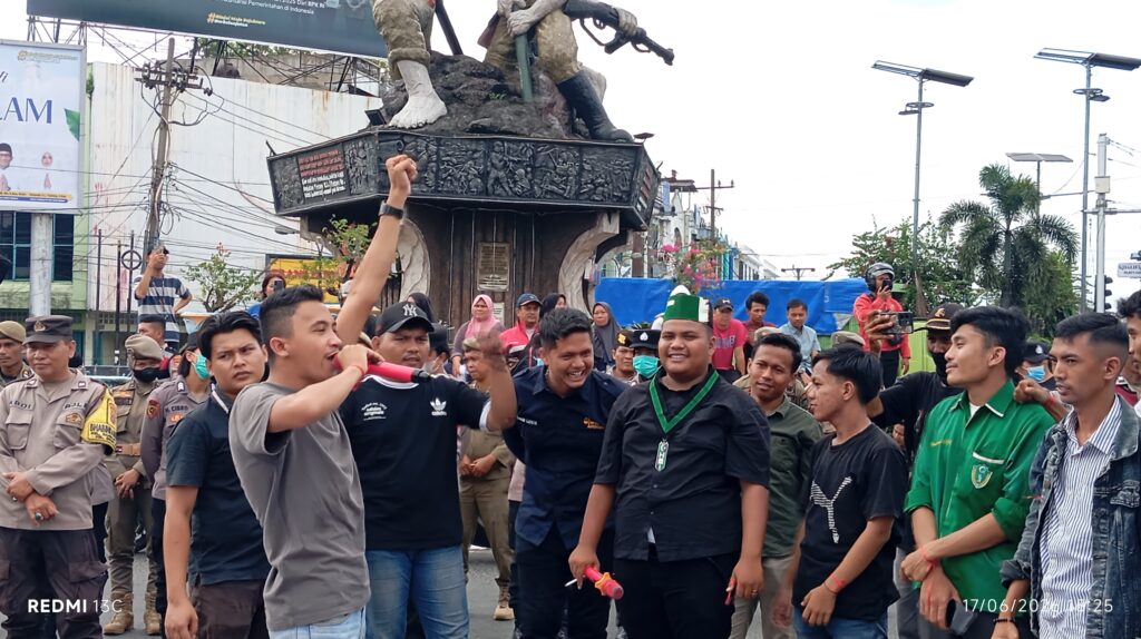 Rupiah Melelah, Aliansi Mahasiswa dan Rakyat Kota Binjai Bersatu Gelar Aksi Unjuk Rasa, Soroti Kenaikan Harga BBM dan Pemadaman PLN