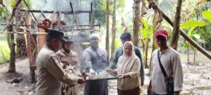 Tak Beri Ruang Bandar Narkoba, Polres Binjai dan Warga Gerebek Sarang Narkoba di Hamparan Perak, Gubuk Pemakai Dibakar