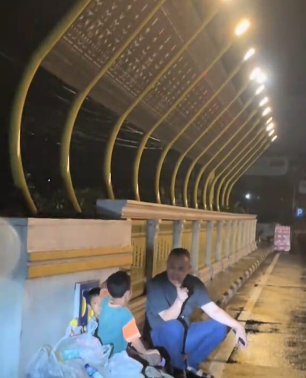 Tak Ingin Dipuji, PJU Polres Binjai Diam-Diam Bantu Dua Kakak Beradik yang Bertahan Hidup di Jalanan