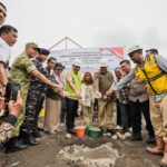 Bupati Asri Ludin Tancapkan Batu Pertama Kampung Nelayan Merah Putih, Ekonomi Paluh Sibaji Ditarget Makin Bergeliat