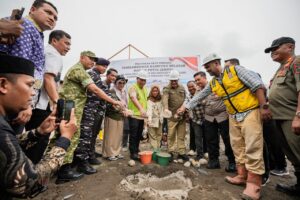 Bupati Asri Ludin Tancapkan Batu Pertama Kampung Nelayan Merah Putih, Ekonomi Paluh Sibaji Ditarget Makin Bergeliat