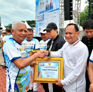 Rekor Muri Vaksinasi Rabies Meledak! Bobby Nasution Ganjar Bupati Deli Serdang Penghargaan