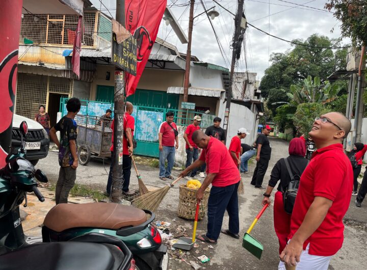 Sambut Sumpah Pemuda ke-98, PDI Perjuangan Binjai Turun ke Kampung Tanjung: Bersihkan Sampah, Warga Sekalian Curhat