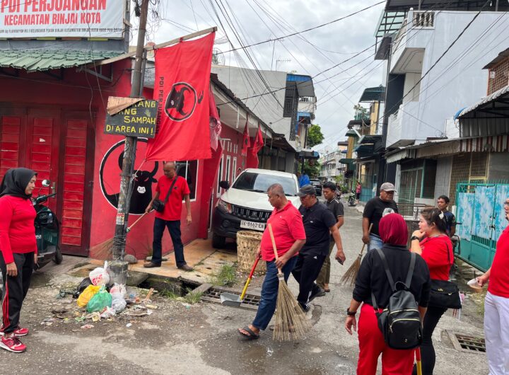 Menyambut Hari Sumpah Pemuda KE-98!DPC PDI Perjuangan Binjai Gotong Royong Bersihkan Sampah